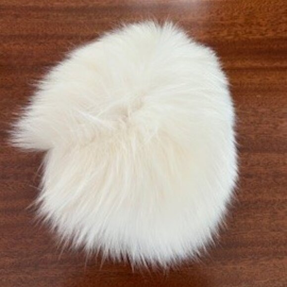 Ladies 100% Cashmere Black Pom Pom hat with 3 changeable Pom Poms - Picture 3 of 9